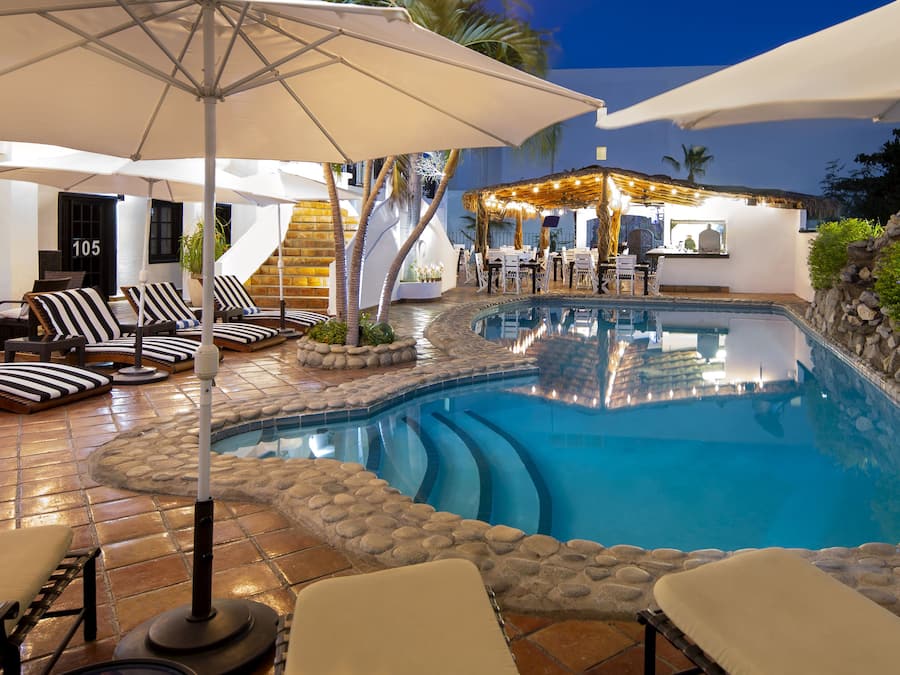 Außenpool, Liegestühle