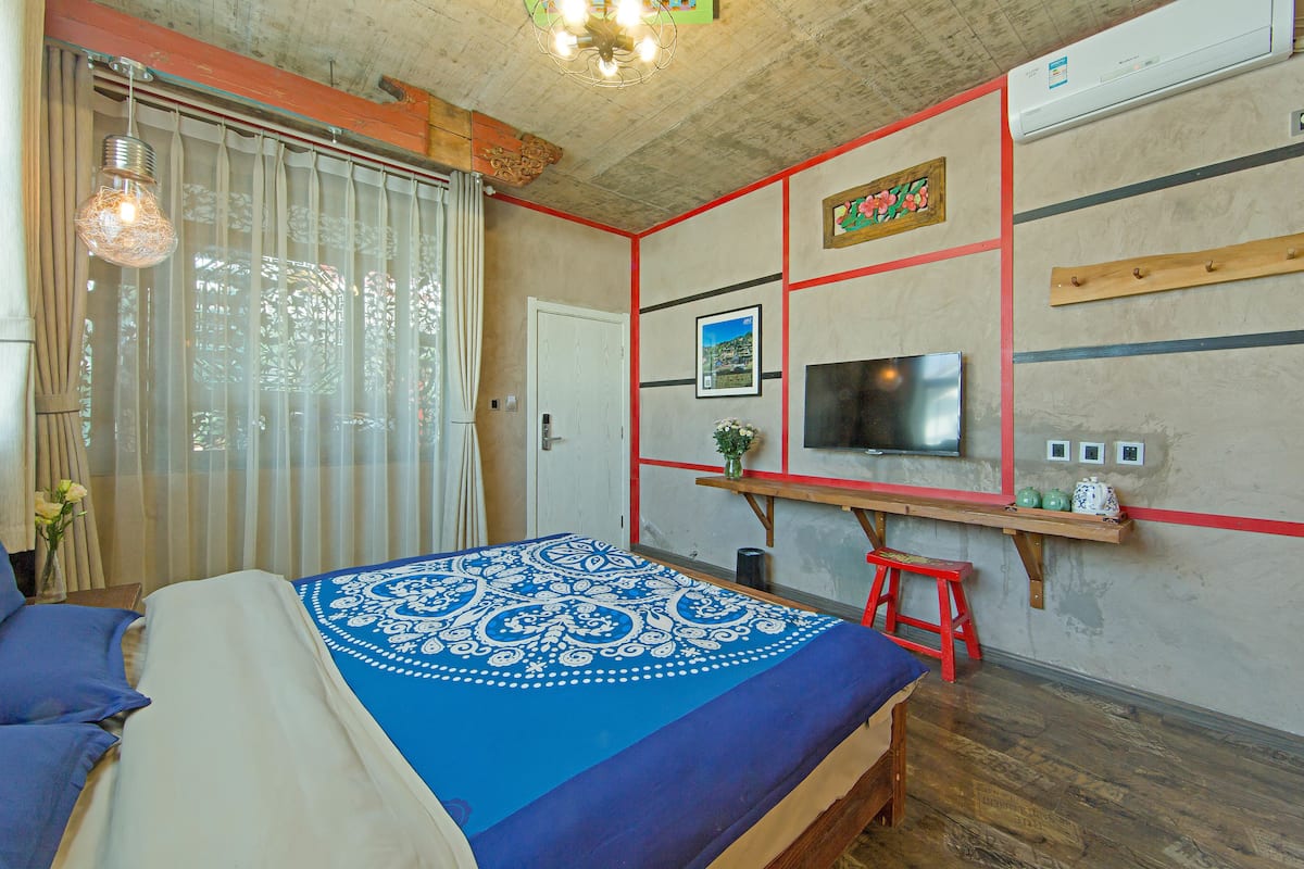 Klassieke tweepersoonskamer, 1 kingsize bed | 1 slaapkamer, luxe beddengoed, een kluis op de kamer, een bureau