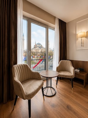 Egyptian cotton sheets, premium bedding, minibar, in-room safe - The Hotel Beyaz Saray - Grand Bazaar (Istanbul)