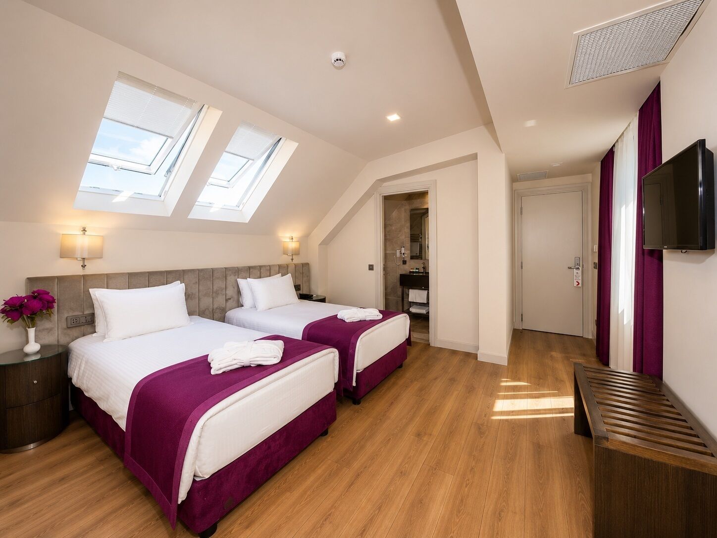 Egyptian cotton sheets, premium bedding, minibar, in-room safe