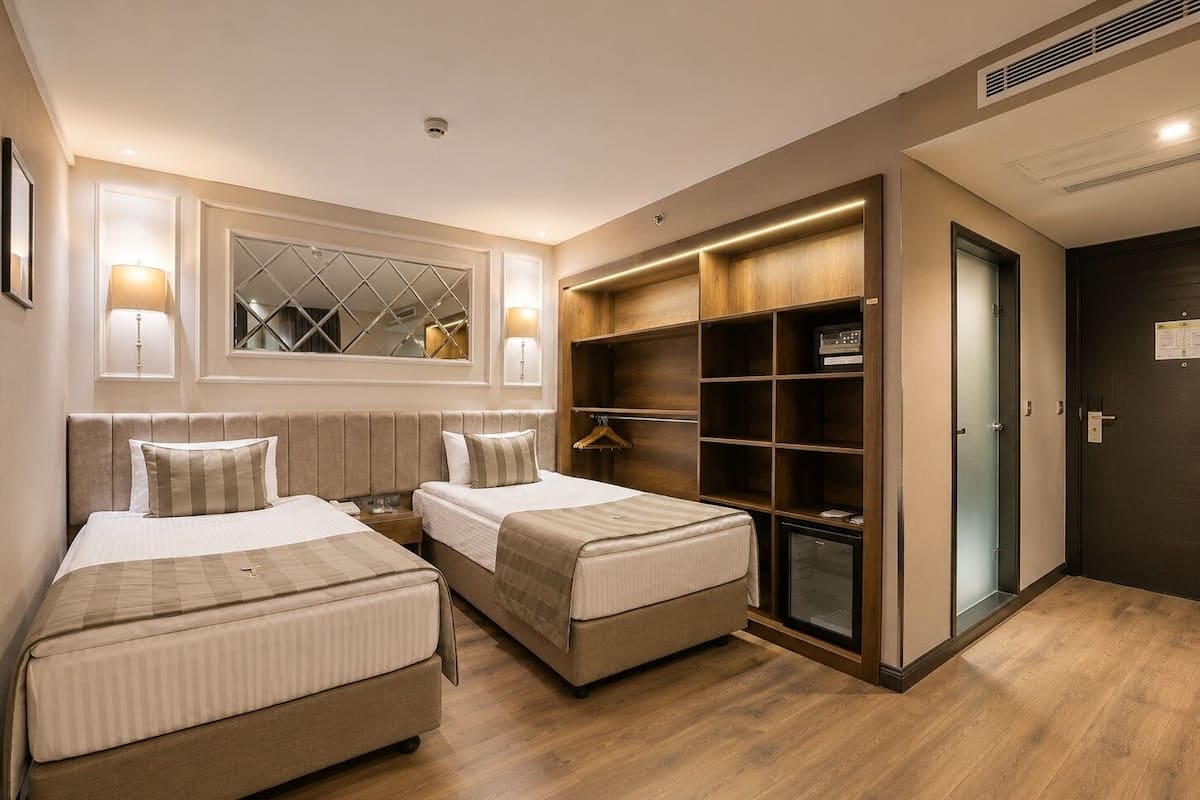 Standard-Zweibettzimmer, 2 Einzelbetten, Blick auf den Innenhof | Bettwäsche aus ägyptischer Baumwolle, hochwertige Bettwaren, Minibar