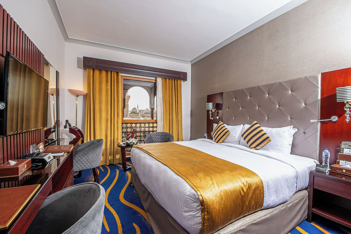 Standard King Bed Room Haram View