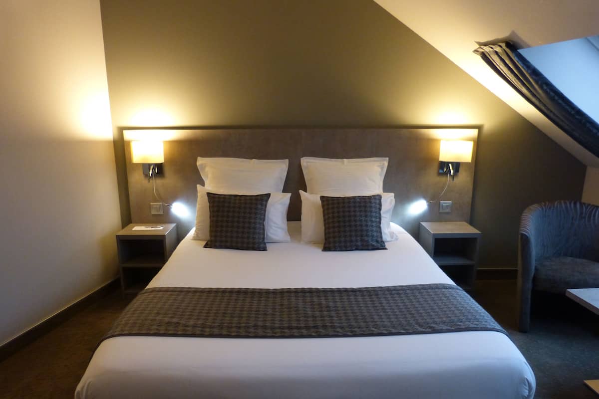 Deluxe Room | Premium bedding, minibar, desk, blackout curtains