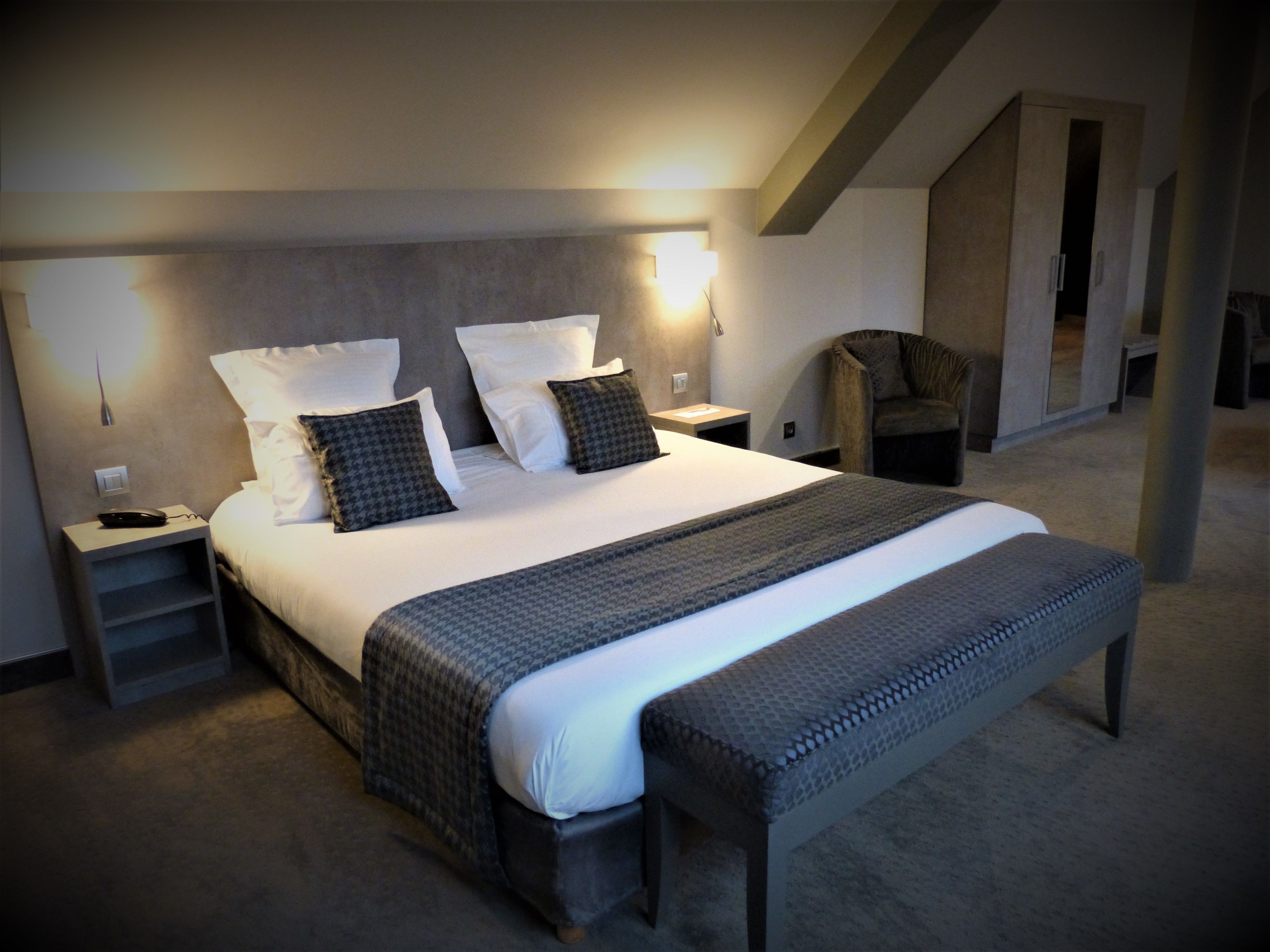 Suite | Premium bedding, minibar, desk, blackout drapes