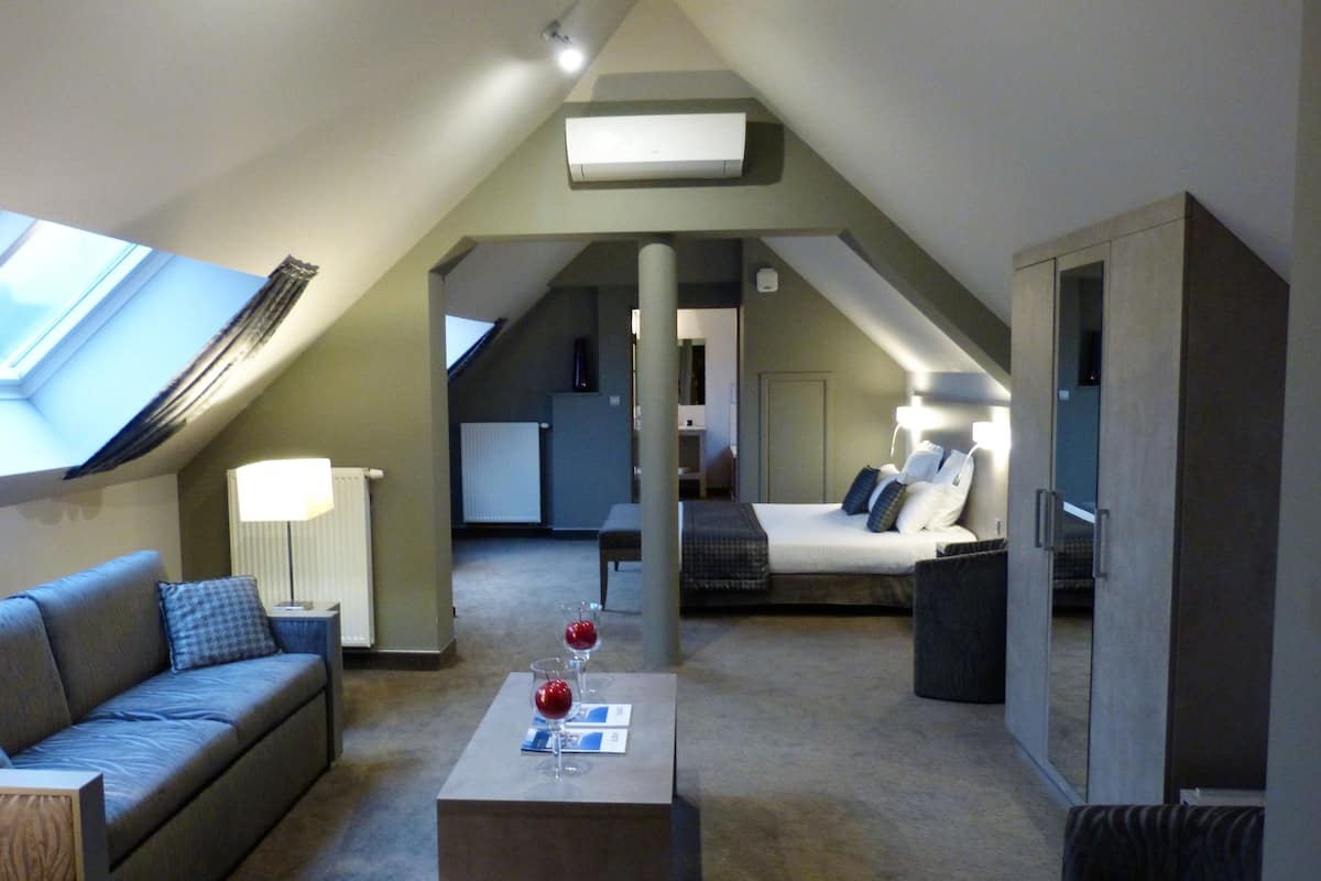 suite | premium bedding, minibar, desk, blackout curtains