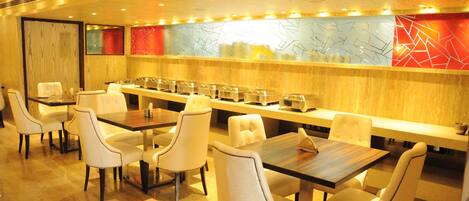 Se sirven desayunos, almuerzos y cenas; cocina internacional