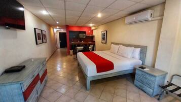 Junior Suite | In-room safe, desk, laptop workspace, iron/ironing board