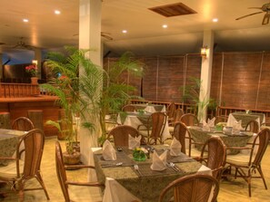 Mittagessen, Abendessen, thailändische Küche, Speisen im Freien