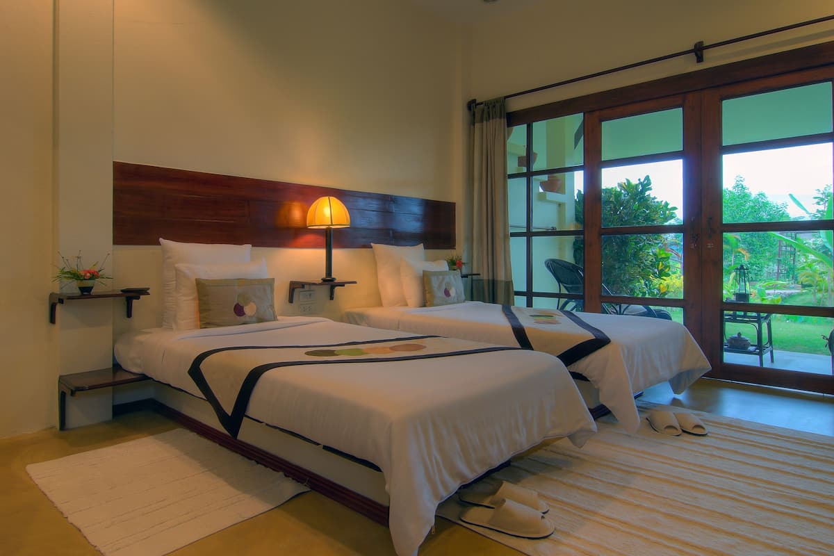 Premium bedding, free minibar, blackout curtains, free cots/infant beds