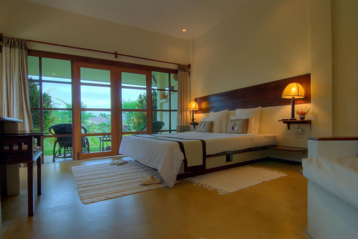 Premium bedding, free minibar, blackout curtains, free cots/infant beds