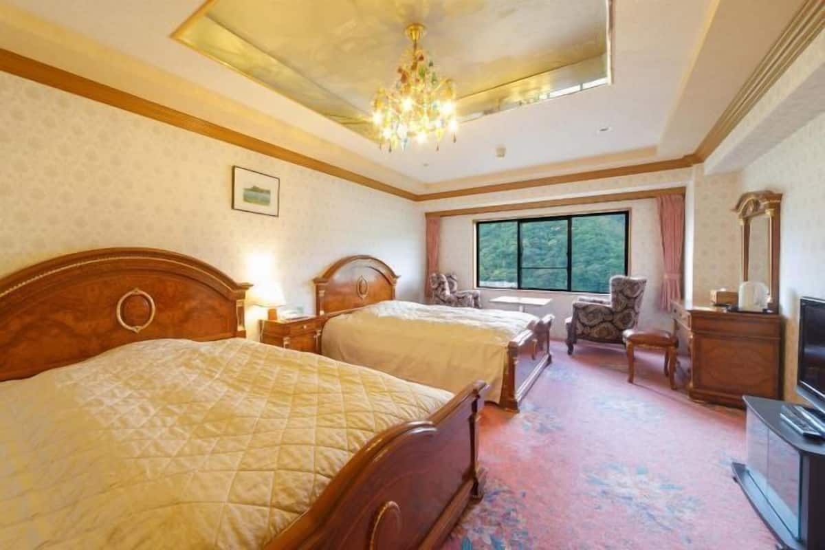 1 bedroom, down comforters, in-room safe, free WiFi