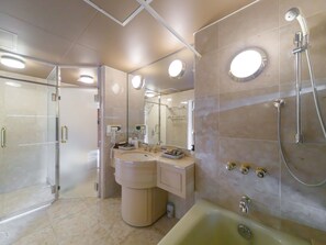 套房, 非吸煙房 (Annex Building) | 浴室 | 淋浴/浴缸二合一、免費盥洗用品、吹風機 、浴袍