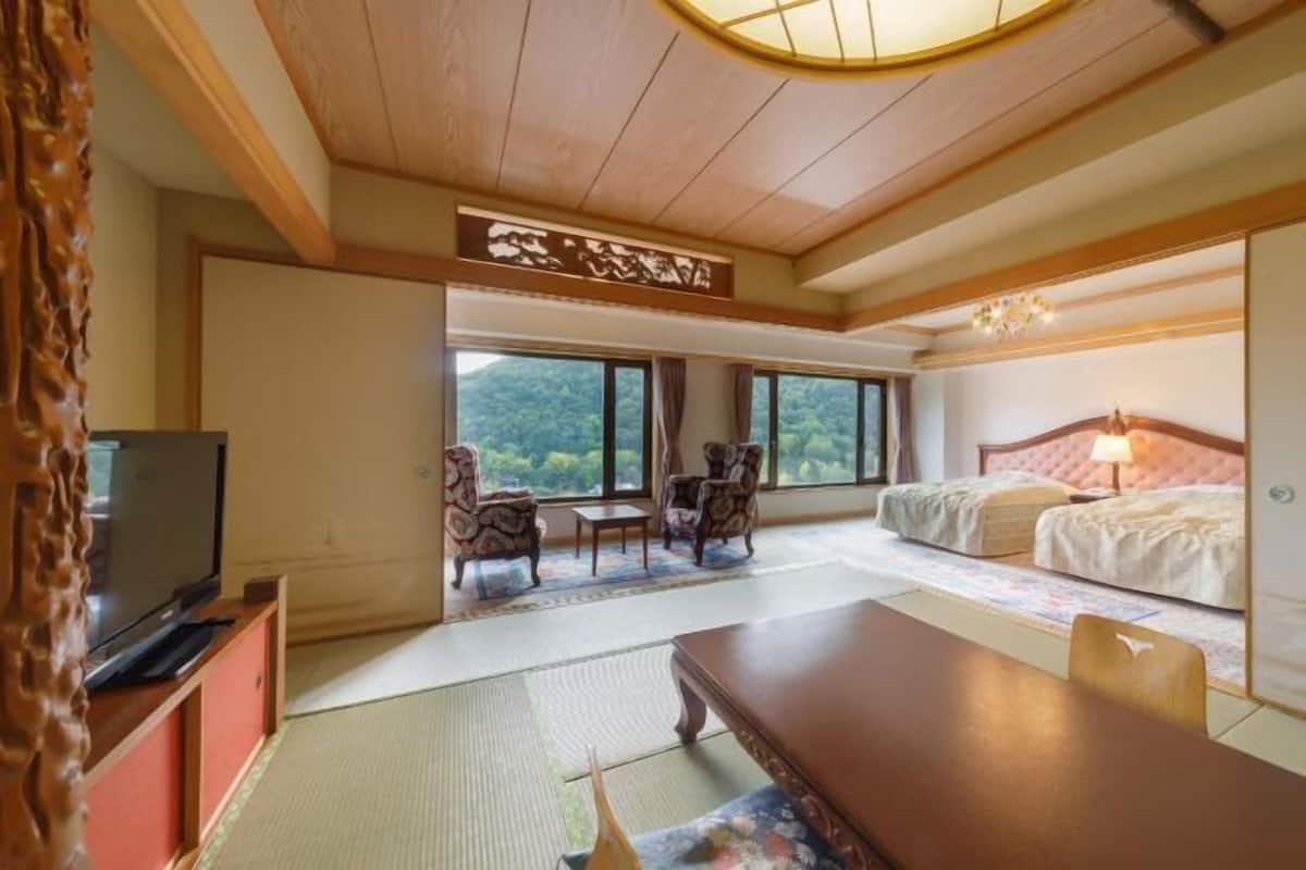 1 bedroom, down comforters, in-room safe, free WiFi