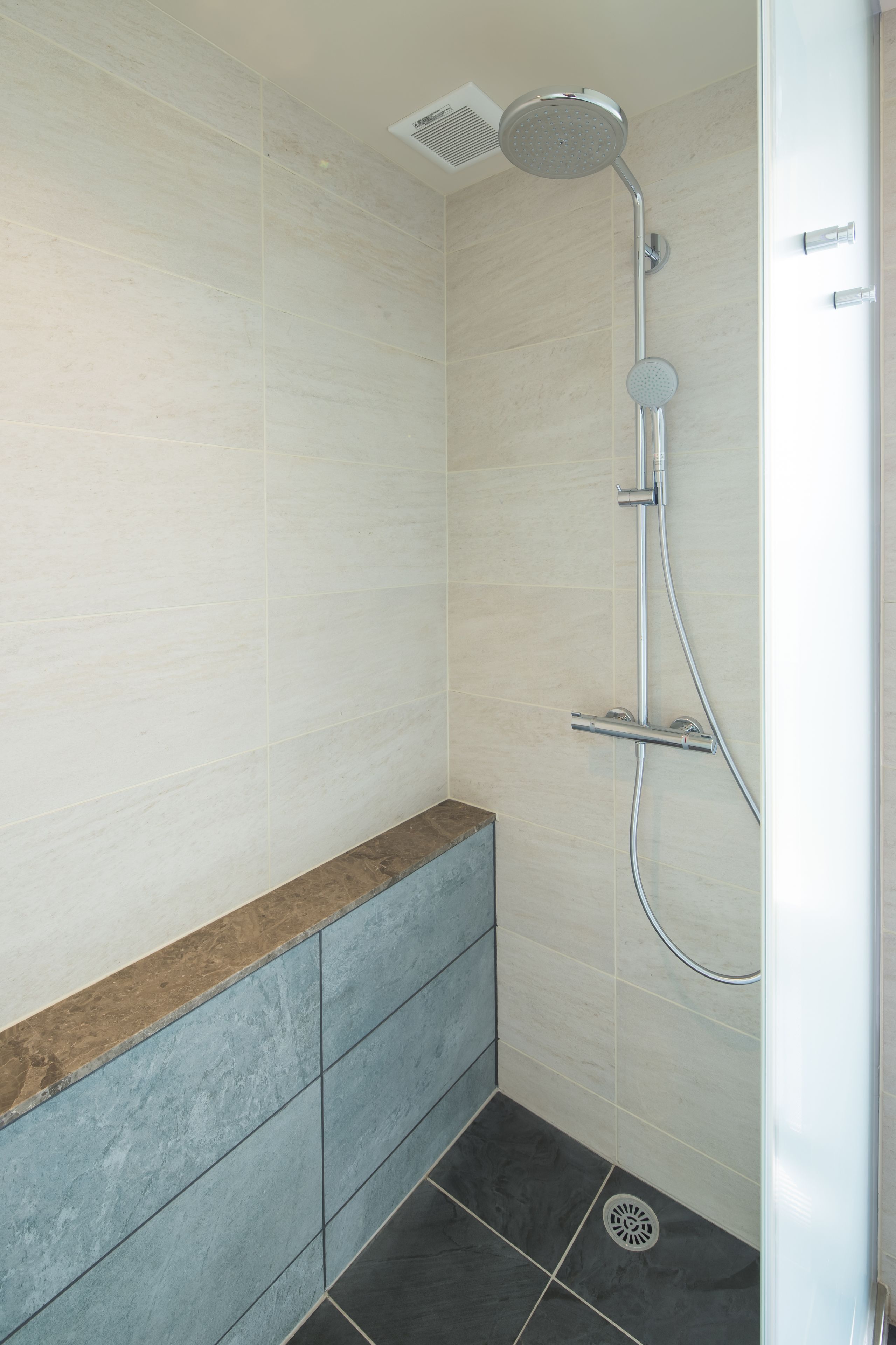 Shower kamar mandi