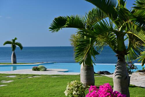 Seasonal outdoor pool, open 8:00 AM to 7:00 PM, sun loungers