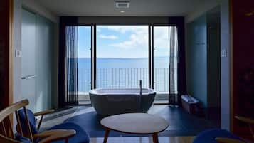 Junior-Zimmer, Balkon, Meerblick | Badezimmer | Dusche, kostenlose Toilettenartikel, Haartrockner, Hausschuhe