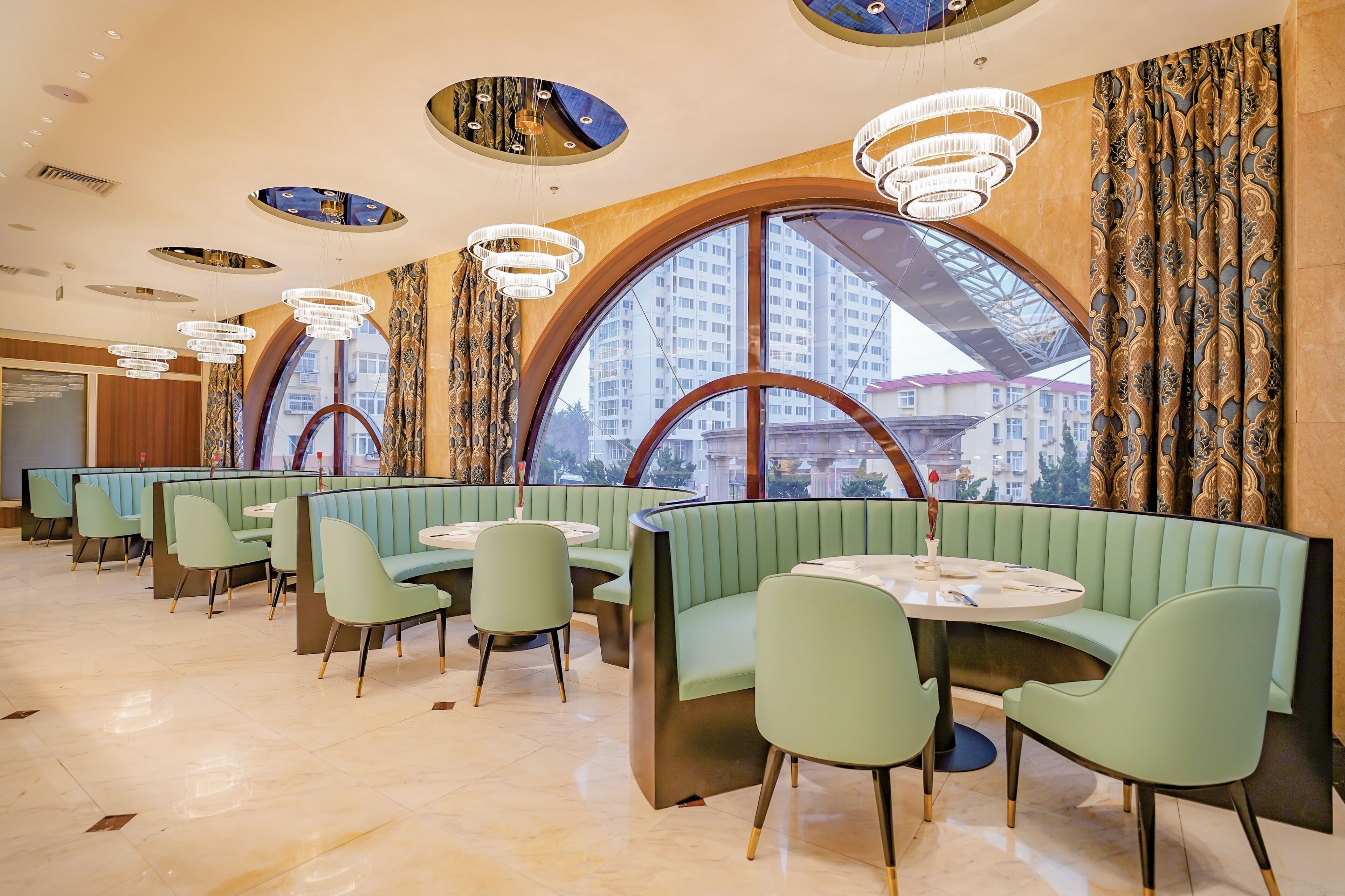 4 restaurants, breakfast, lunch, dinner served; international cuisine 