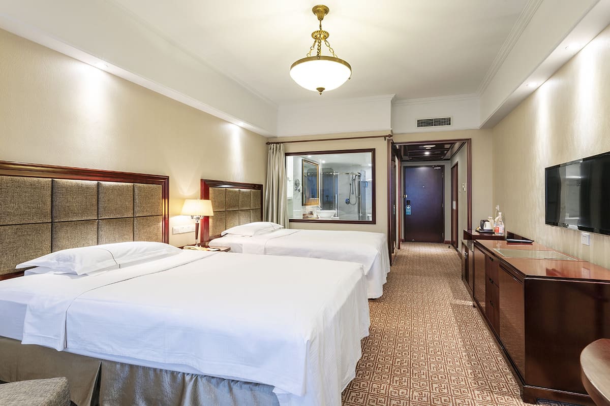 Minibar, két bảo mật tại phòng, bàn