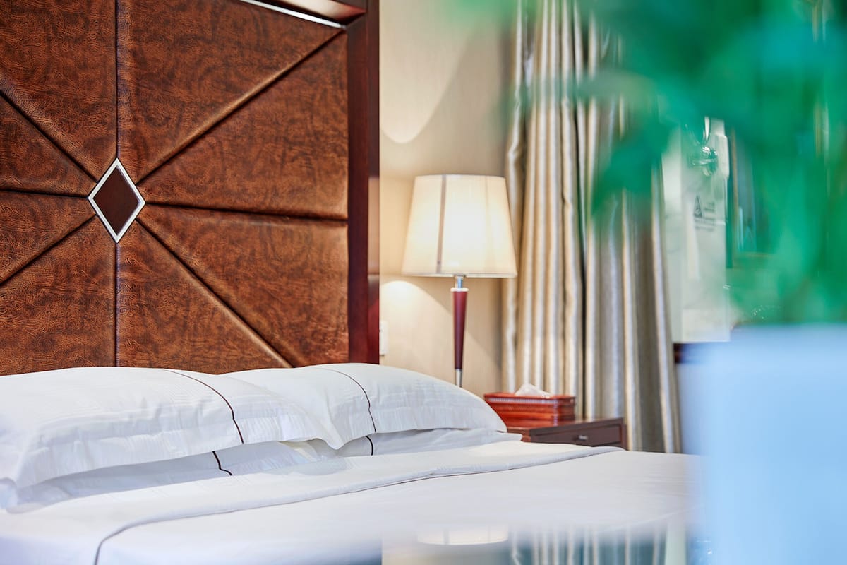 Minibar, két bảo mật tại phòng, bàn