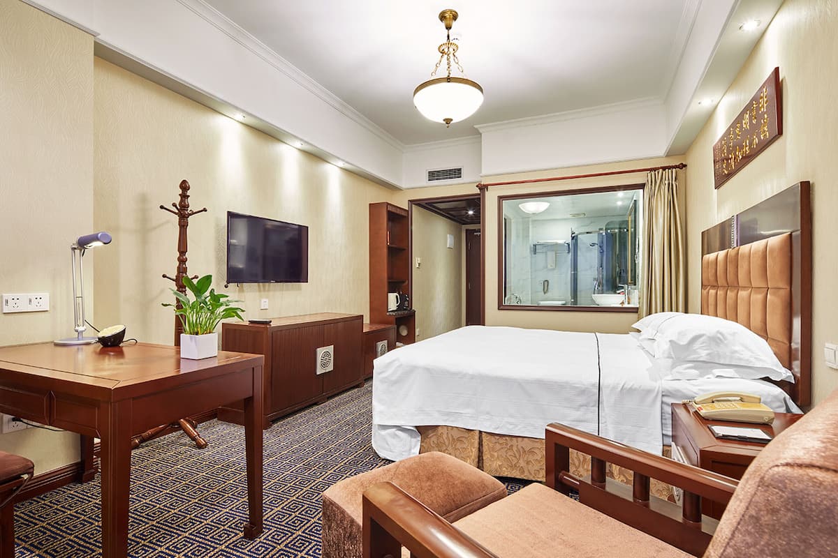 Phòng đôi Superior, quang cảnh thành phố | Minibar, két bảo mật tại phòng, bàn