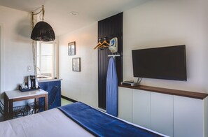Premium bedding, down comforters, blackout drapes, iron/ironing board - Mylo Hotel (Daly City)