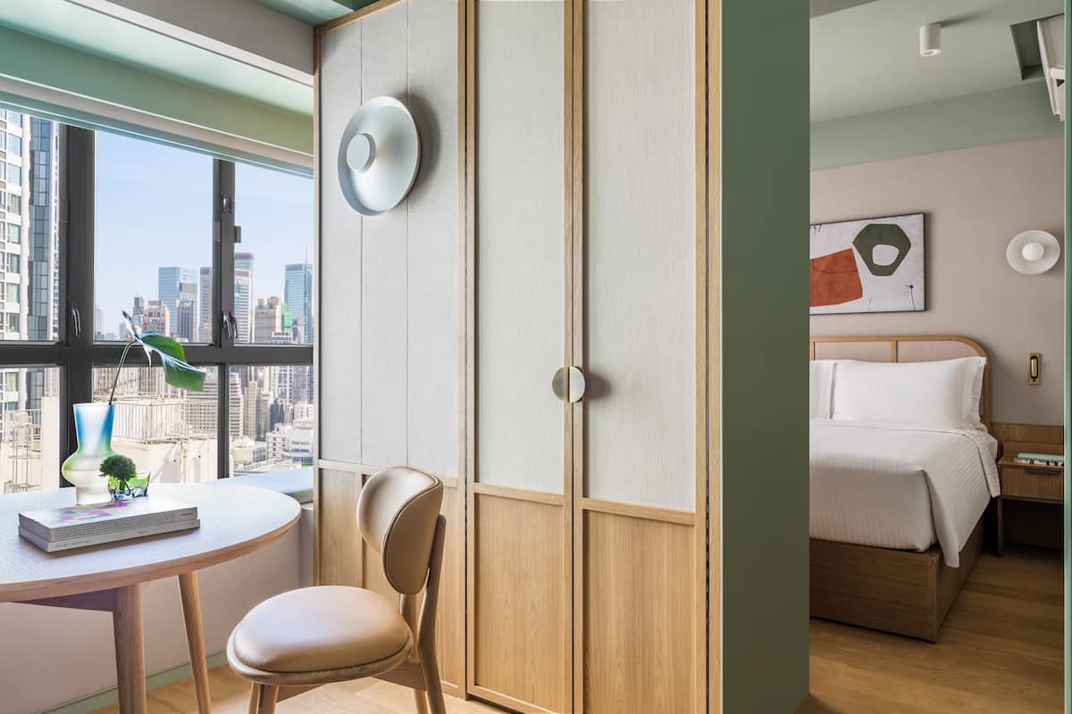 Suite (Ying) | 1 bedroom, free minibar, in-room safe, laptop workspace