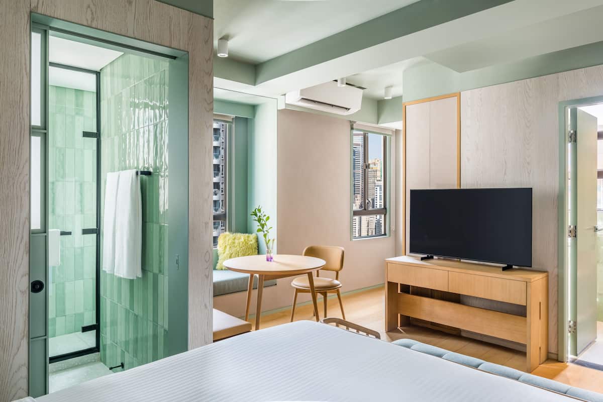 Cabin (Ying) | 1 bedroom, free minibar, in-room safe, laptop workspace