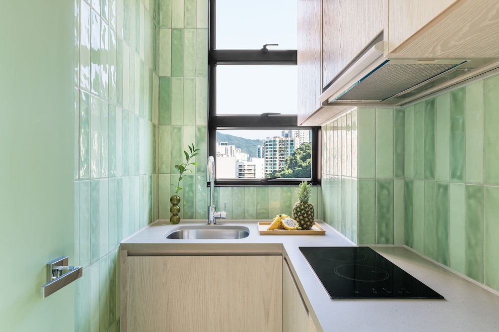 Ying'nFlo, Hong Kong, Wan Chai Gap Road 香港灣仔毅風 by null