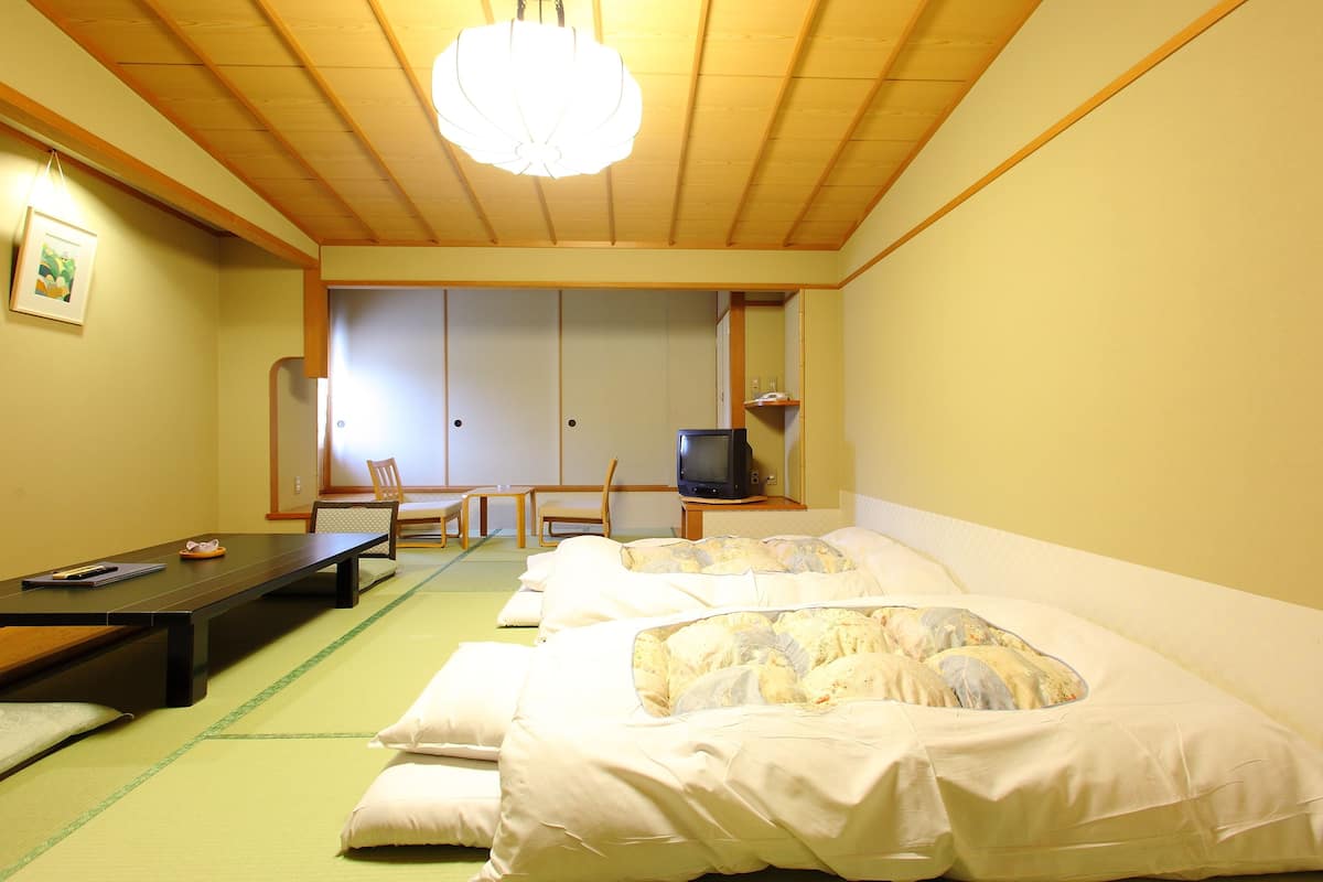 Traditional Room (Japanese-Style) | Down comforters, minibar, desk, iron/ironing board