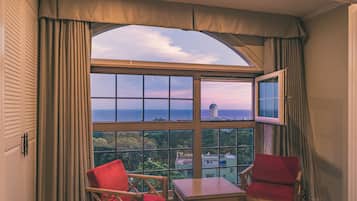 Family Room, Bathtub, Ocean View (Deluxe) | Premium bedding, down comforters, blackout drapes, soundproofing