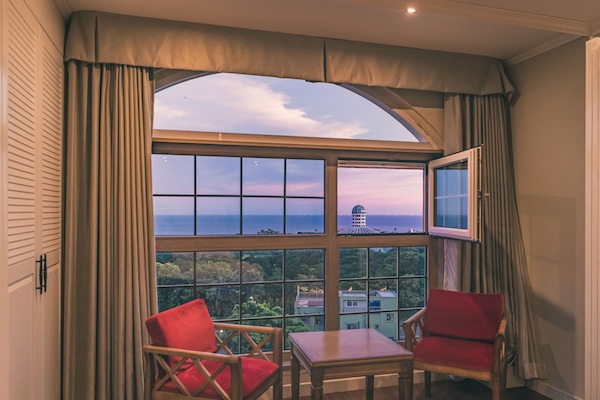 Ropa de cama de alta calidad, cubrecamas y cortinas blackout