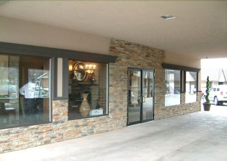 Eingangsbereich. Talbot Trail Inn & Suites