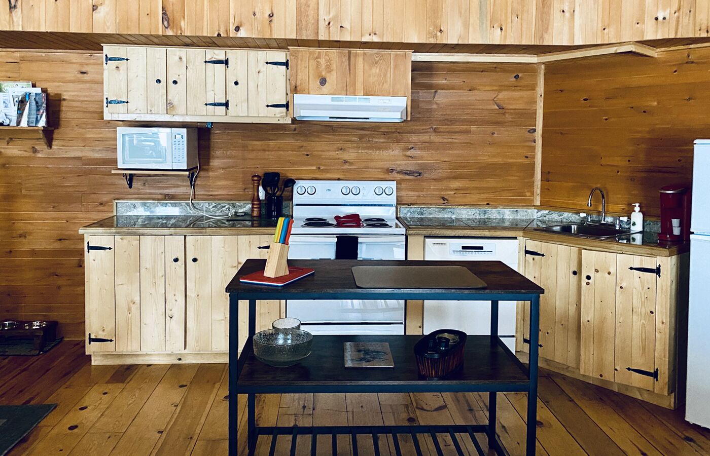 電冰箱、微波爐、烤箱、爐台