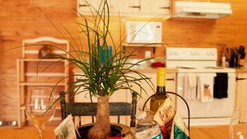 Salsa Suite | Private kitchen | Fridge, microwave, oven, stovetop