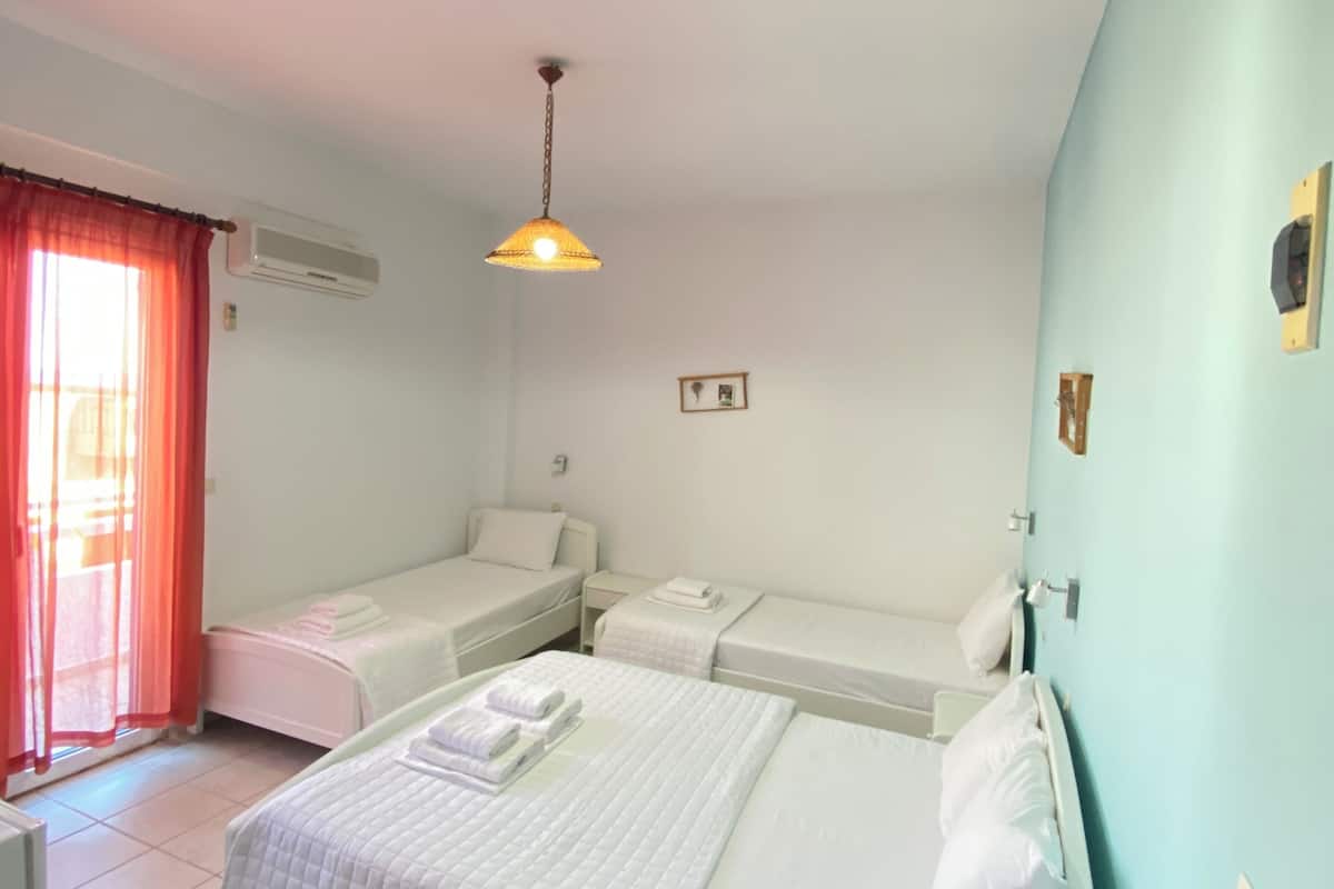 Quadruple Room, Balcony, Partial Sea View