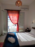 Ropa de cama de alta calidad, decoración personalizada y wifi gratis 