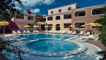 Außenpool, Liegestühle