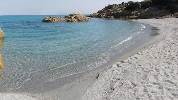 Una spiaggia nelle vicinanze