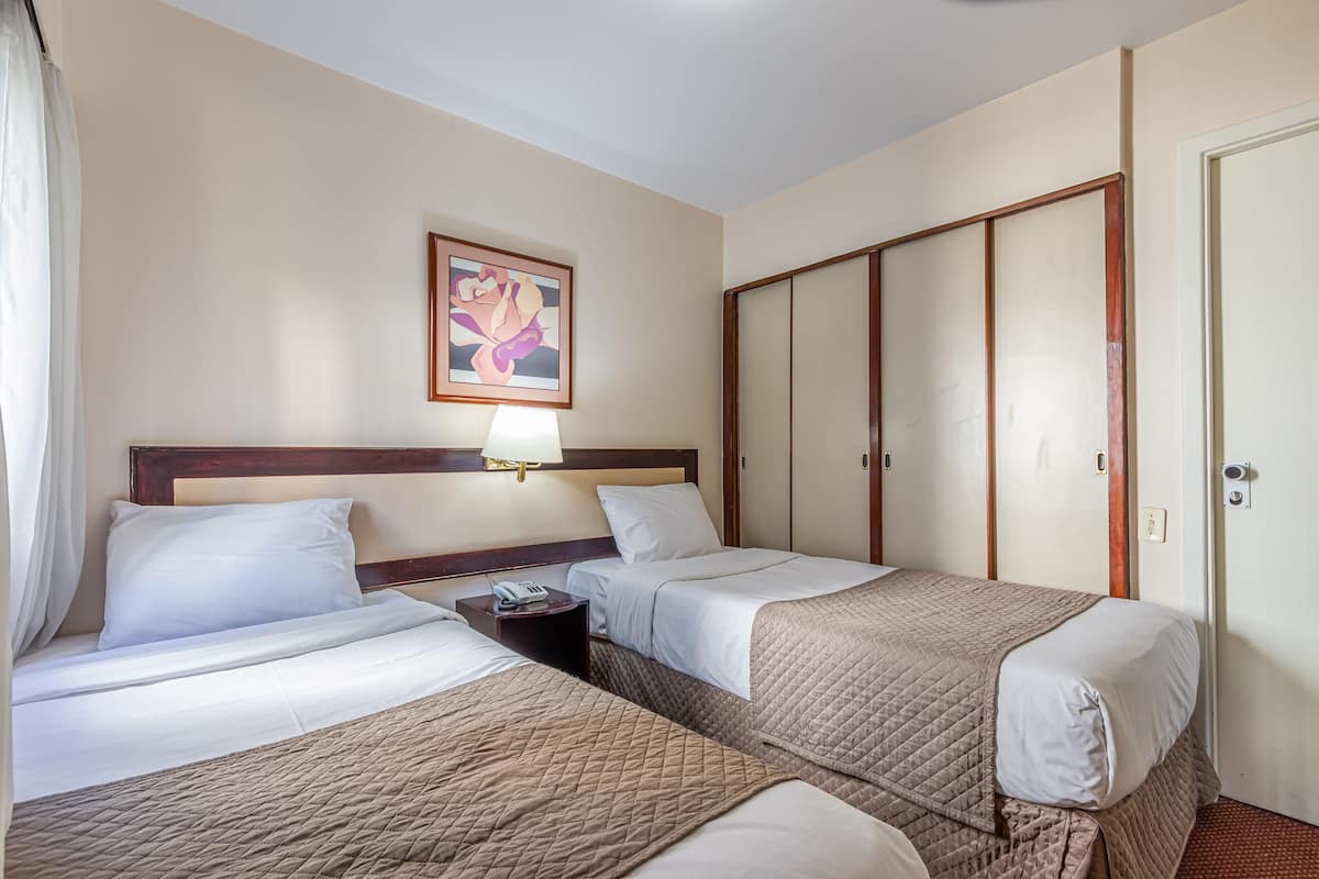 Standard Studio, 2 Katil Bujang (Single) | Peralatan tempat tidur premium, bar mini, peti besi dalam bilik, meja