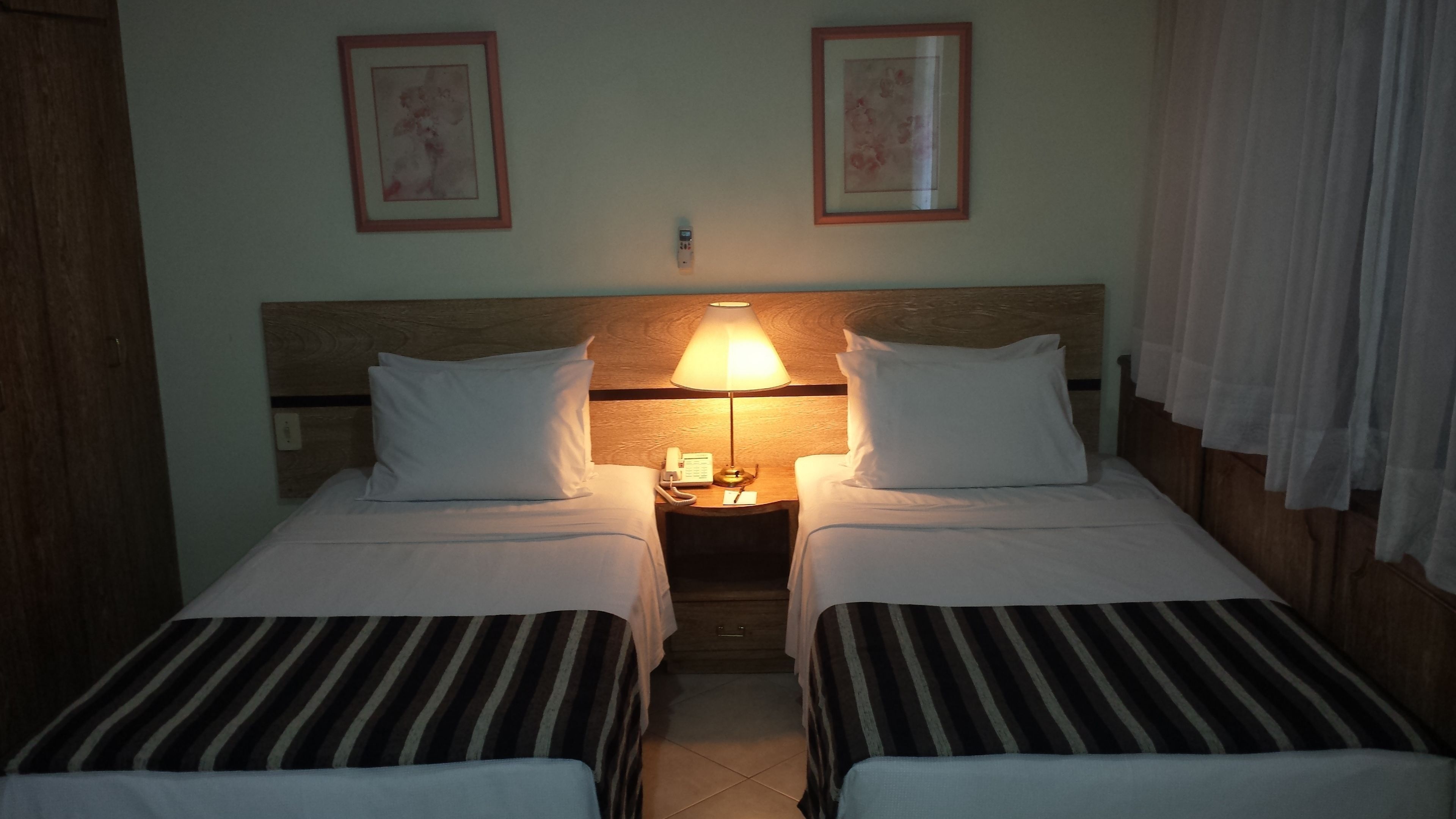 1 quarto, frigobar, cofres nos quartos, cortinas blackout