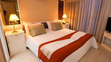 Duplex | 1 bedroom, minibar, in-room safe, blackout drapes