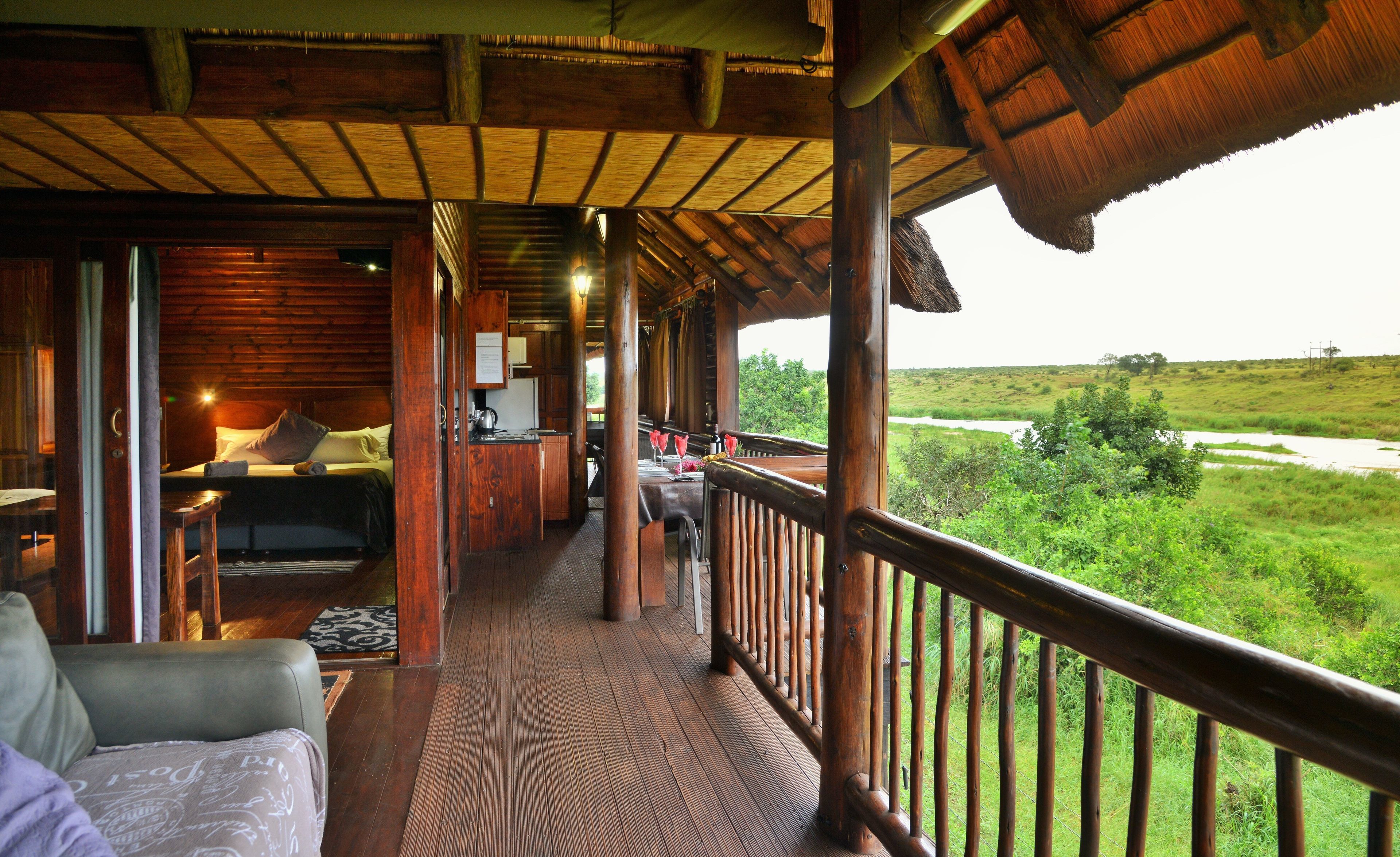 Luxury Cabin, 1 Bedroom, Balcony, River View (Bateleur Eagle) | Private kitchenette