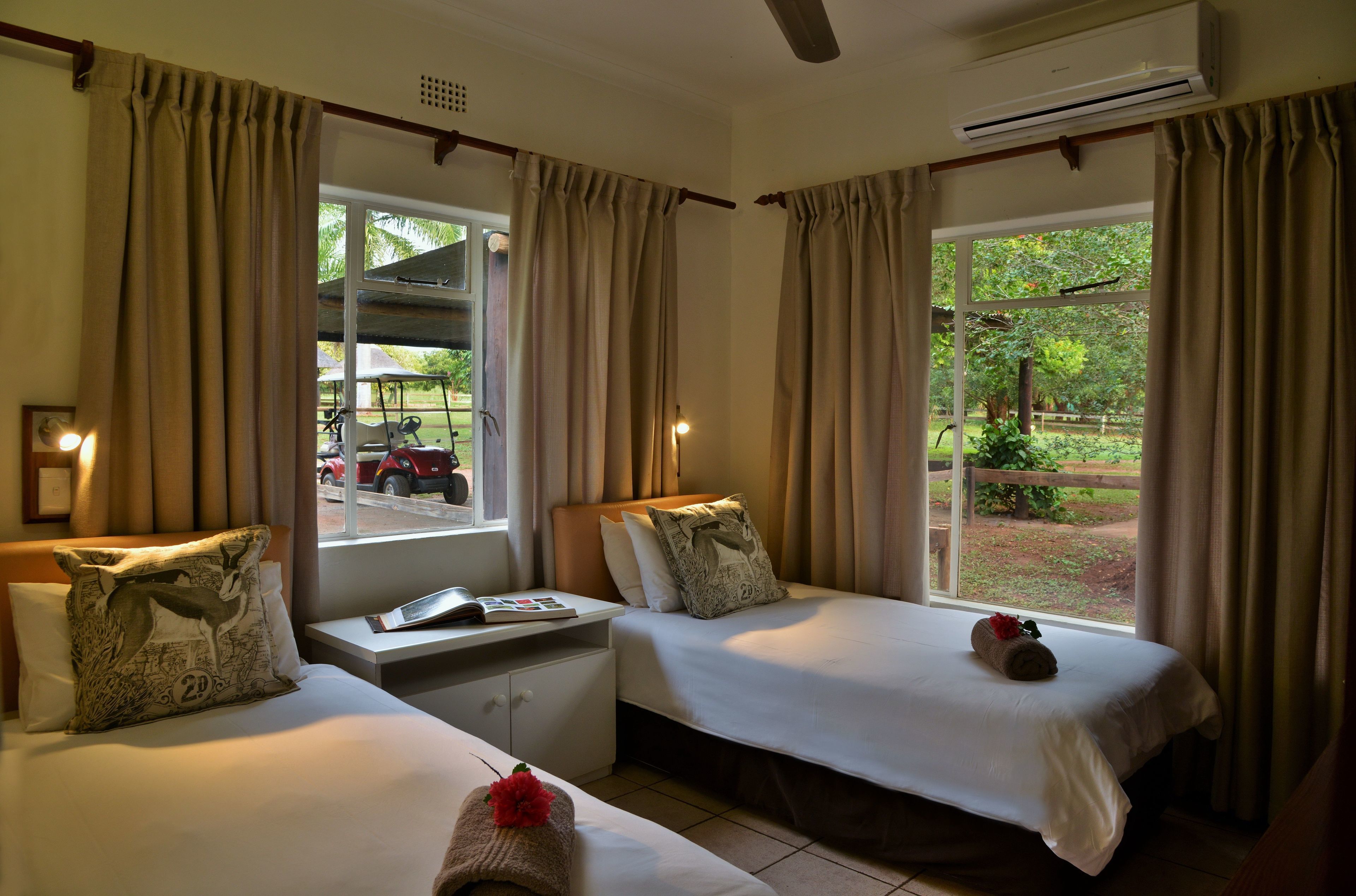 高級寝具、客室ごとに異なる装飾、客室ごとに異なるインテリア、ノートパソコン用作業スペース