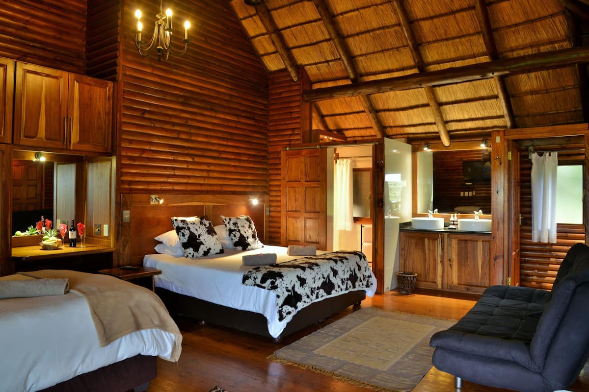 Family Cabin, 2 Bedrooms, Balcony, River View (Martial Eagle Unit 9)