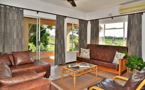 Chalé família, 2 quartos (Inyati (Unit No. 1)) | Sala de estar