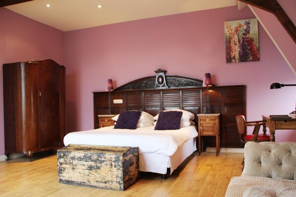 Pillow-top beds, individually decorated, individually furnished, desk - Augusta Hotel & Restaurant (IJmuiden)