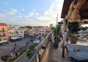 Front of property - Nikolas Rooms (Chania)