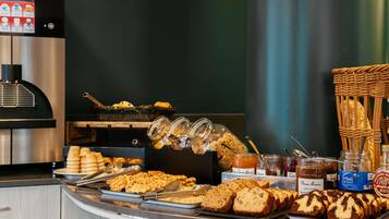 Frokostbuffé hver dag (EUR 19 per person)