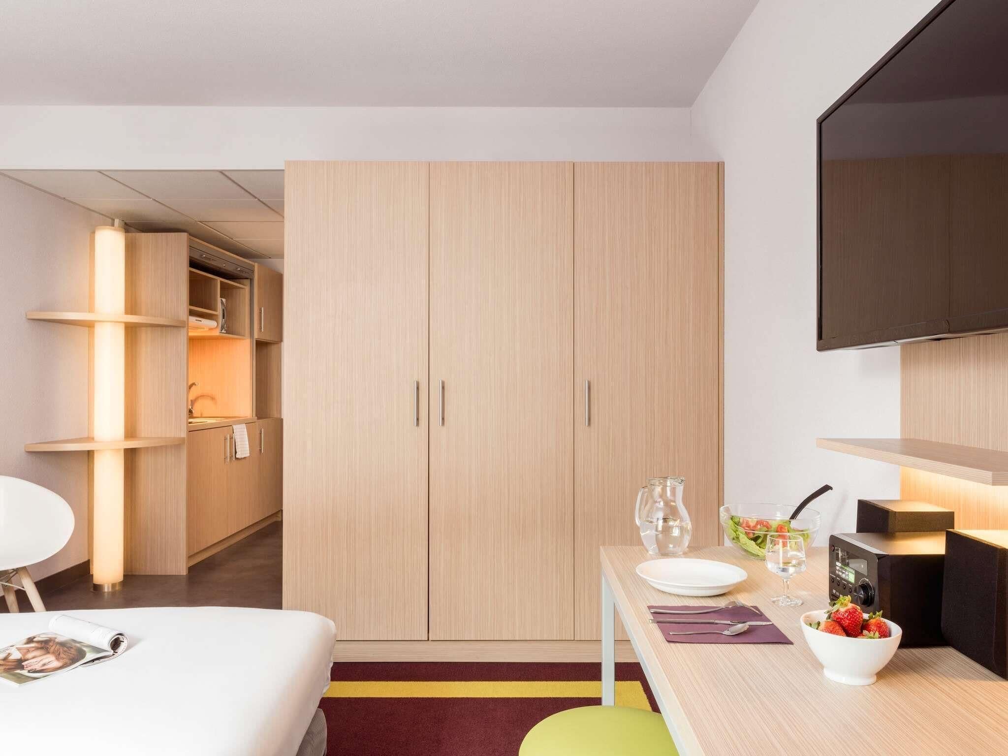 Coffres-forts dans les chambres, bureau, rideaux occultants