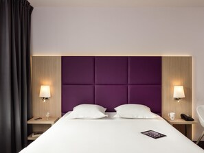 Studio, 1 tweepersoonsbed | Een kluis op de kamer, een bureau, verduisterende gordijnen